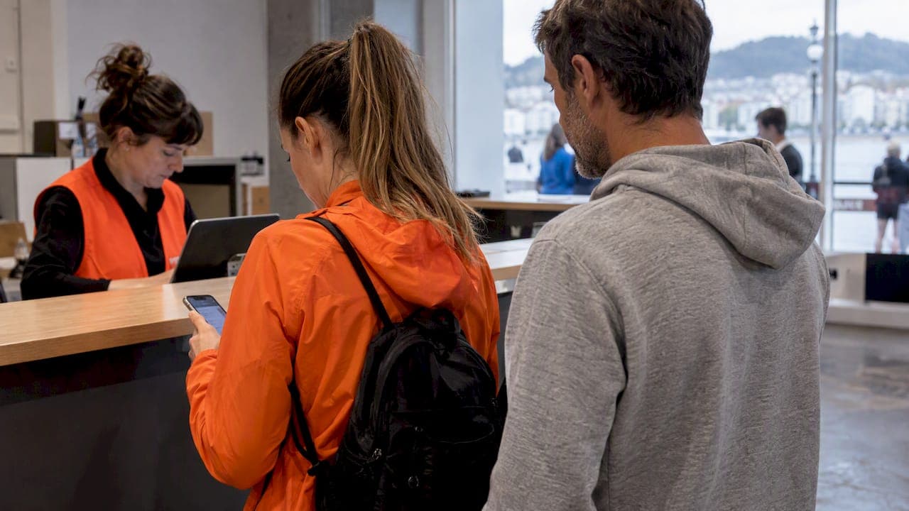 Corredores que gestionan una transferencia de inscripción